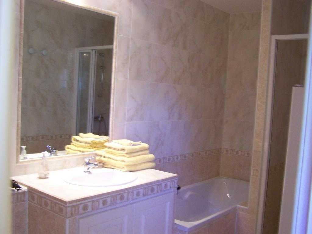 Bed and Breakfast Les Cigales Charols Pokoj fotografie